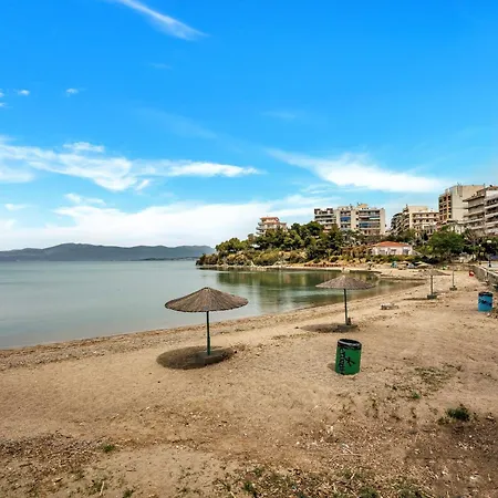 Fabulous Close To The Sea! شقة Chalkís