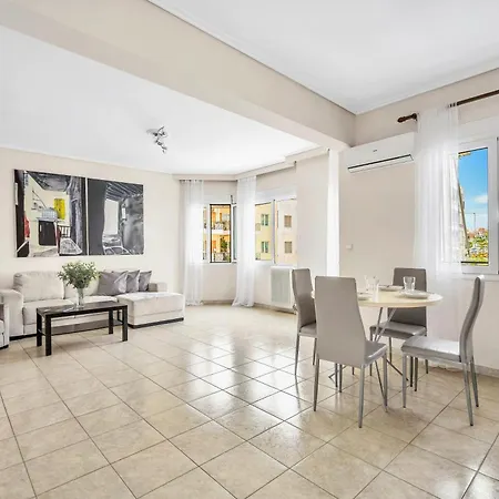 Fabulous Close To The Sea!